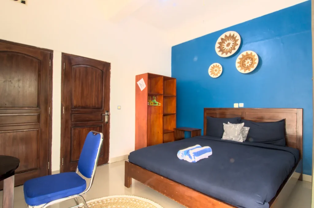 Hotel Bonne Nuit room with direct access to a private bathroom