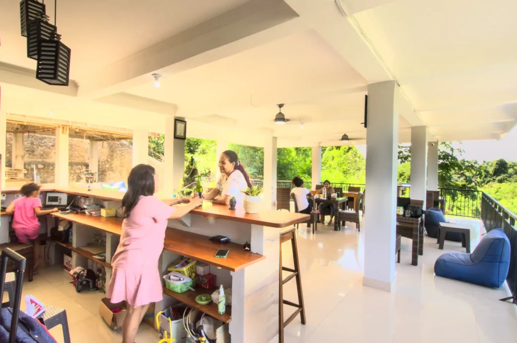 Hotel Bonne Nuit bar and restaurant area in Labuan Bajo